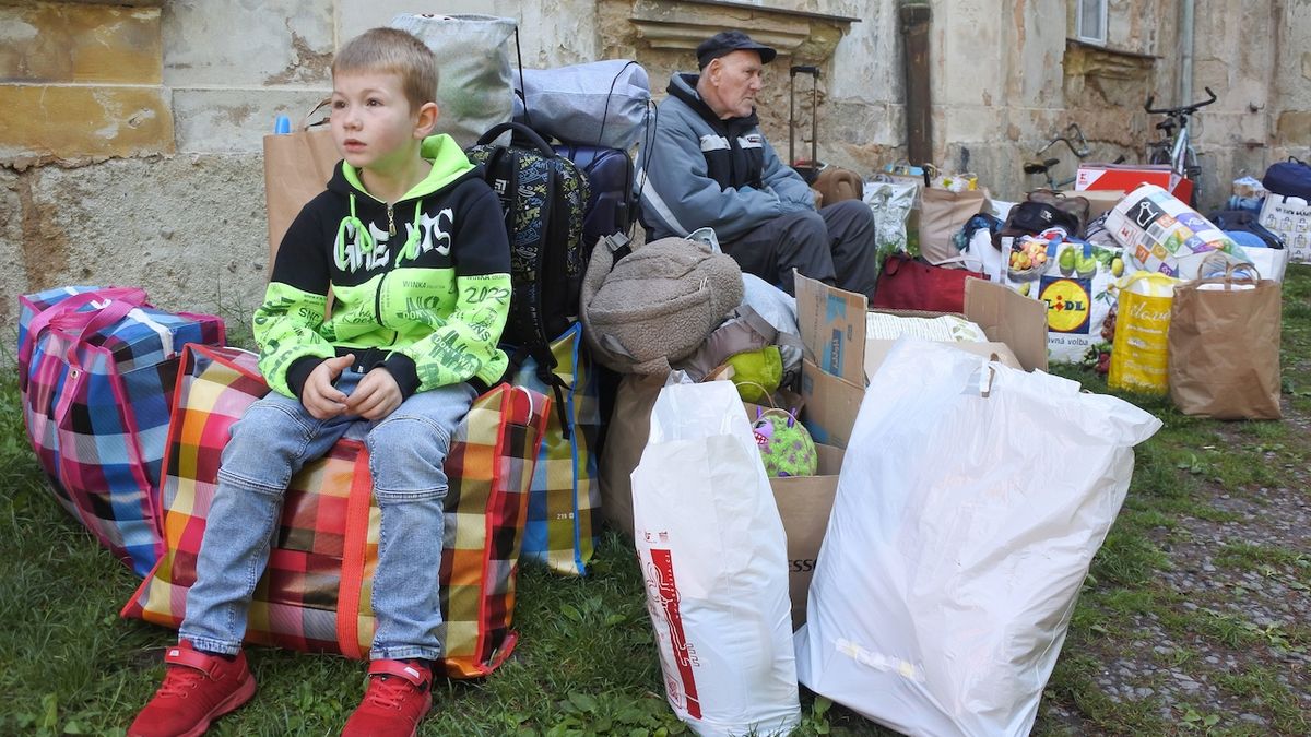Pravidla poskytování humanitární dávky pro uprchlíky se zpřísní, schválil Senát
